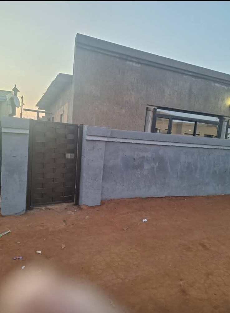 PROPERTY FOR SALE AT TSAKANE EXT 14
